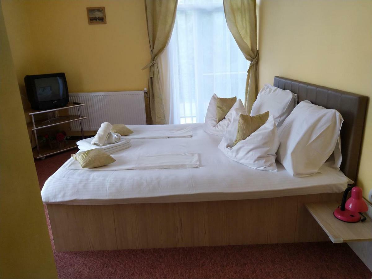 Casa Crina Hotel Baile 1 Mai Ngoại thất bức ảnh